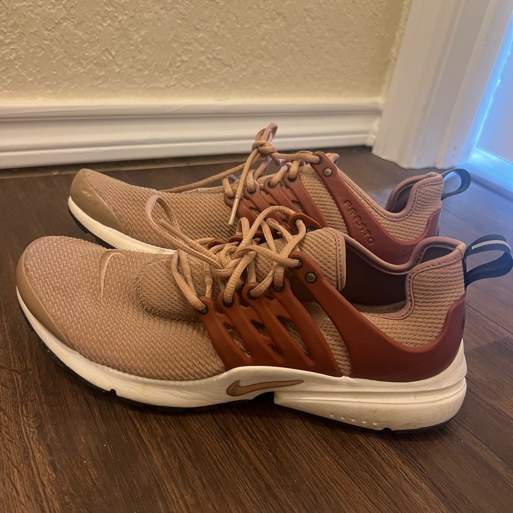 Nike rose tennis shoes